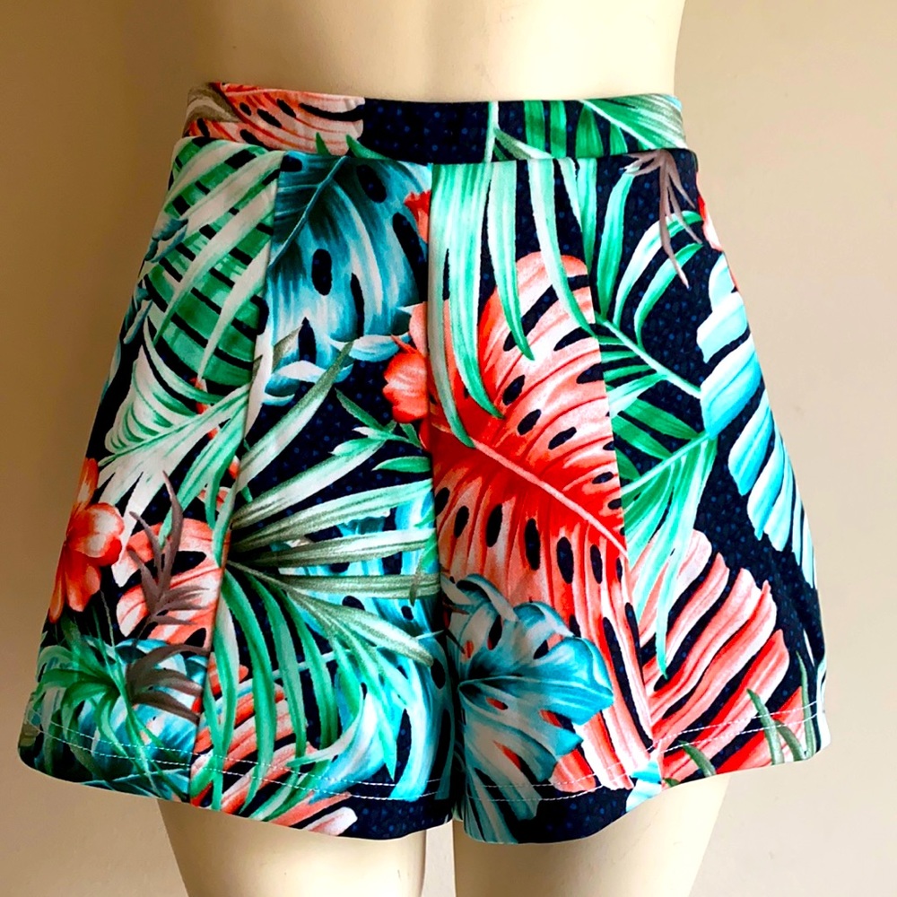 New tropical shorts XL palm print NWT